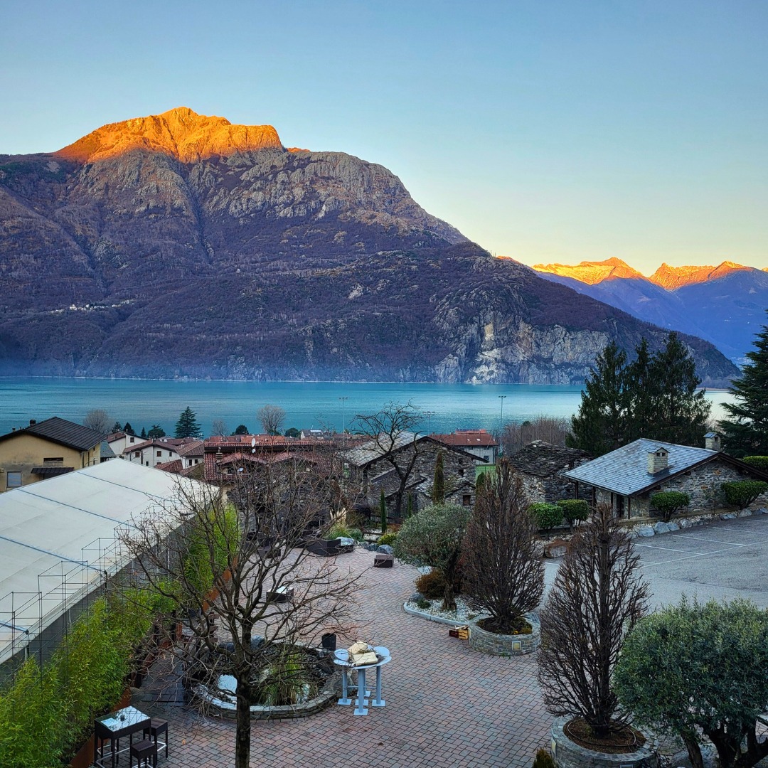 489133086 1284722723115578 1255766748164497130 N