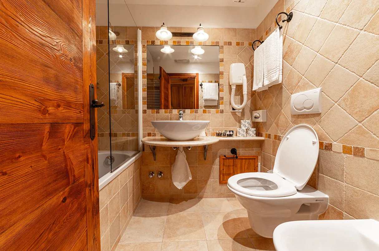 Crp1215x805 Camera Tripla 4